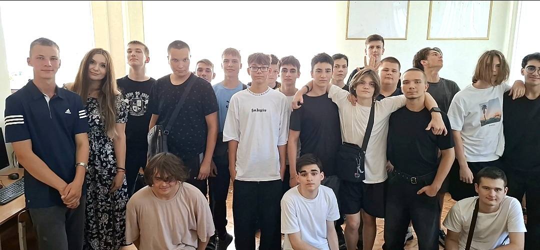 Інструктаж присвячений правилам поведінки під час повітряної тривоги
