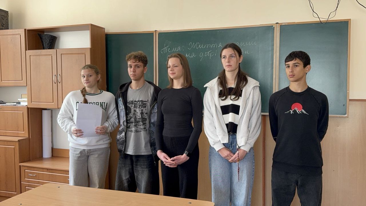 Виховна година - Життя людини дано на добрі справи